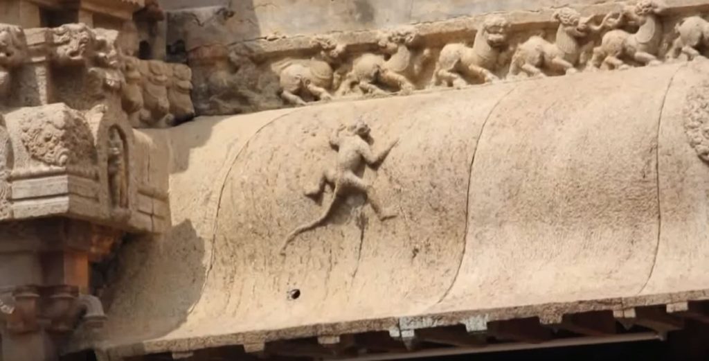 древен артефакт с рептилоид в индийски храм