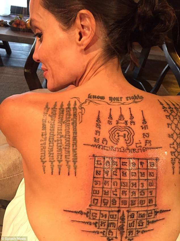Анджелина Джоли си направи магически татуировки,за да задържи Брат Пит